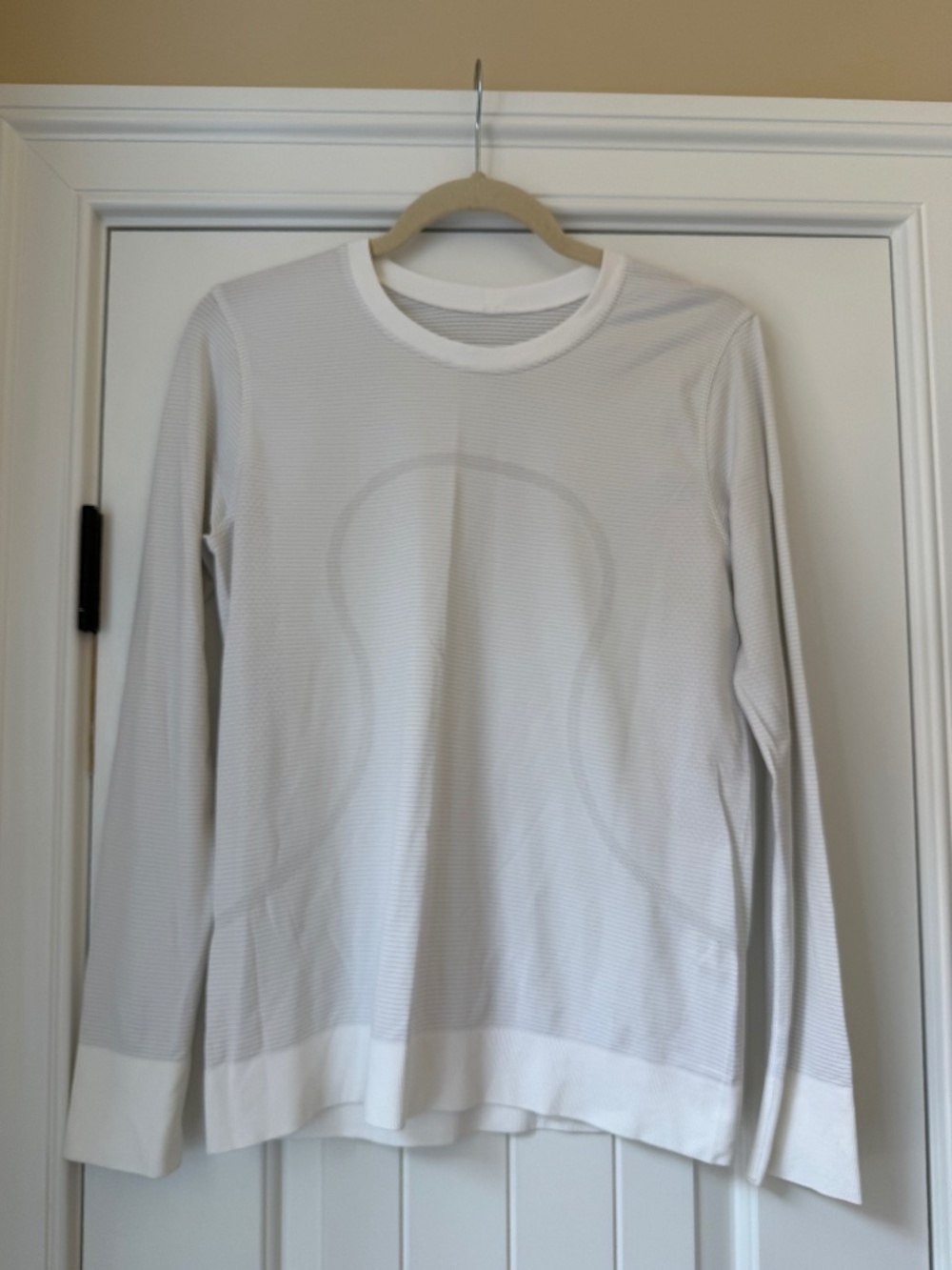 lululemon athletica Swiftly Relaxed Long-Sleeve Shirt in White LIKE NEW